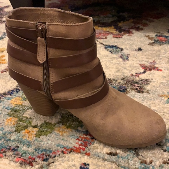 Tan brown booties boots heels western chunky heel Size 9.5 - Picture 13 of 15